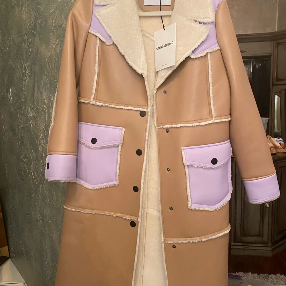 Stand Studio - Picture 2 of 5